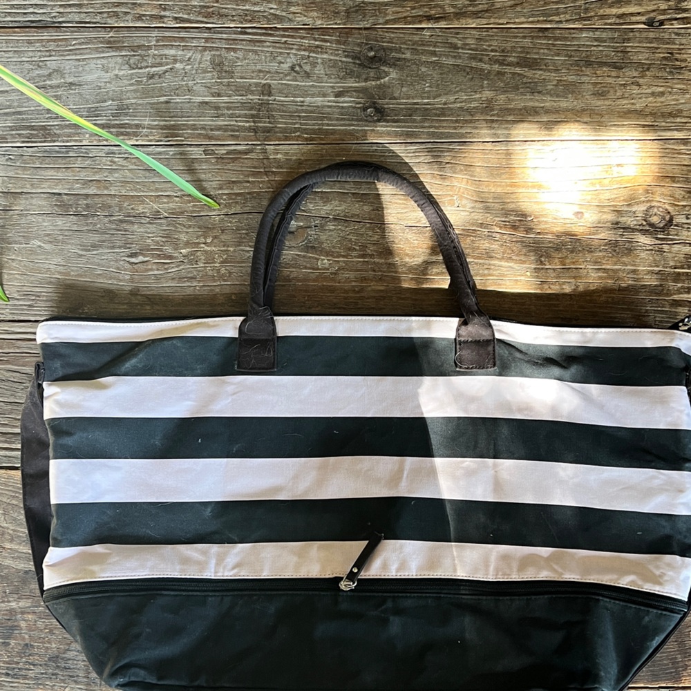 Victoria’s Secret Tote - Picture 2 of 3